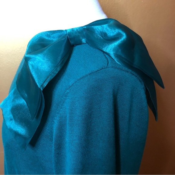 Belle By Kim Gravel Green crew neck Sweater w/detachable green bow Size Large - Picture 6 of 12